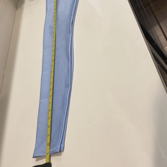 ALO Yoga Sky Blue Workout leggings. - Picture 8 of 9